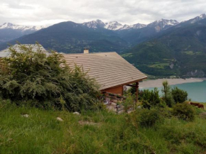 chalet à Puy Sanieres avec vue sur le lac de Serre Ponçon